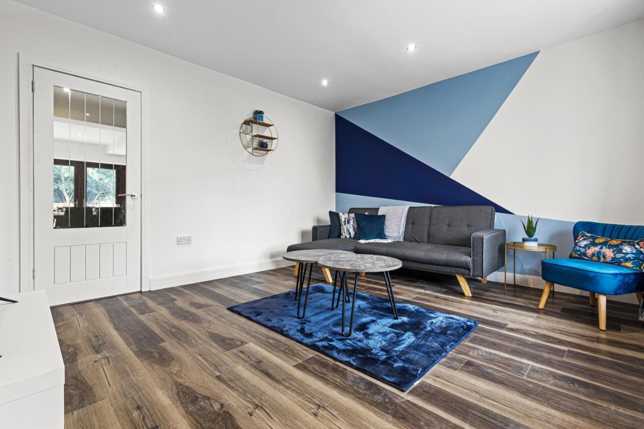 Walsall - 4 Bedroom House, Wi-Fi, Garden , Sleeps 8 - Jrr Stays Bescot Екстериор снимка